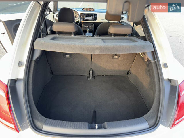 Белый Фольксваген Битл, объемом двигателя 1.4 л и пробегом 145 тыс. км за 9800 $, фото 12 на Automoto.ua