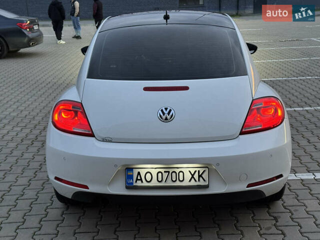 Белый Фольксваген Битл, объемом двигателя 1.6 л и пробегом 140 тыс. км за 8200 $, фото 17 на Automoto.ua