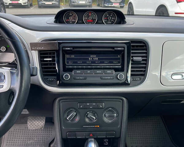 Белый Фольксваген Битл, объемом двигателя 1.97 л и пробегом 121 тыс. км за 11900 $, фото 17 на Automoto.ua