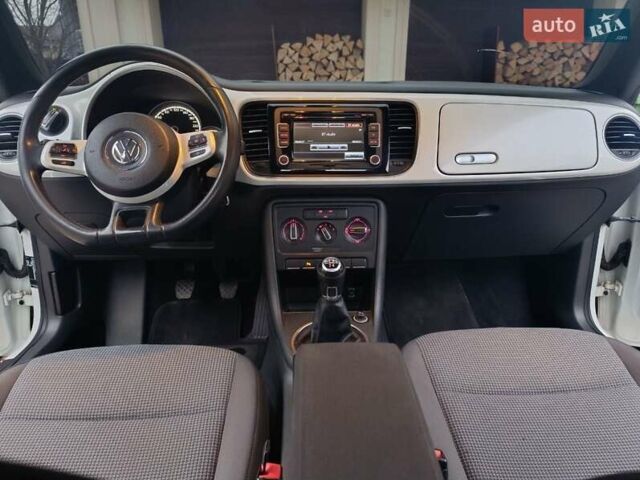 Белый Фольксваген Битл, объемом двигателя 1.6 л и пробегом 147 тыс. км за 8500 $, фото 14 на Automoto.ua