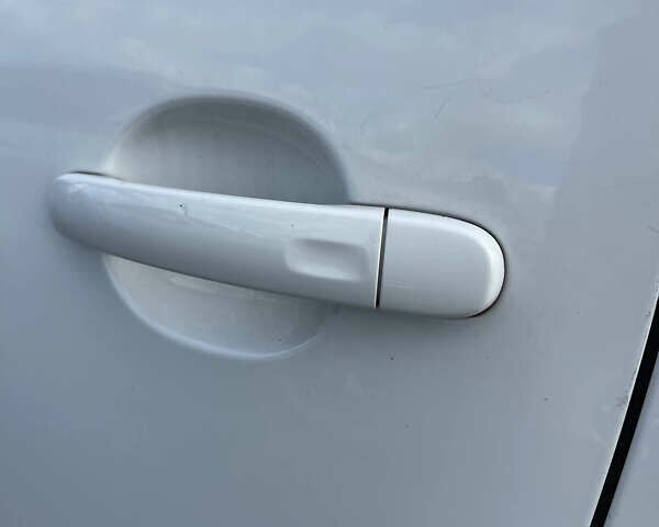 Белый Фольксваген Битл, объемом двигателя 1.97 л и пробегом 121 тыс. км за 11900 $, фото 4 на Automoto.ua