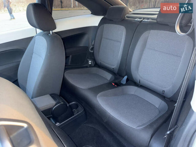 Белый Фольксваген Битл, объемом двигателя 1.4 л и пробегом 145 тыс. км за 9800 $, фото 11 на Automoto.ua