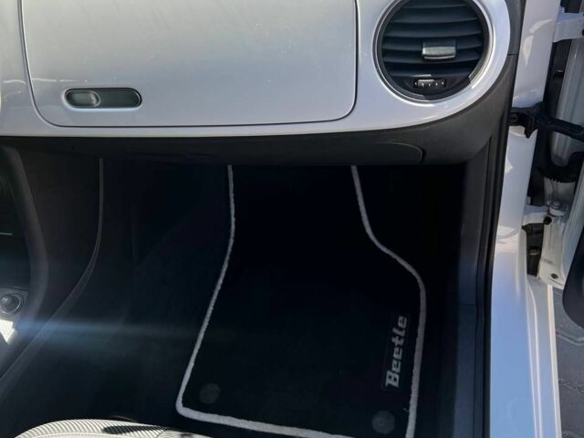 Білий Фольксваген Бітл, об'ємом двигуна 1.8 л та пробігом 149 тис. км за 12400 $, фото 6 на Automoto.ua