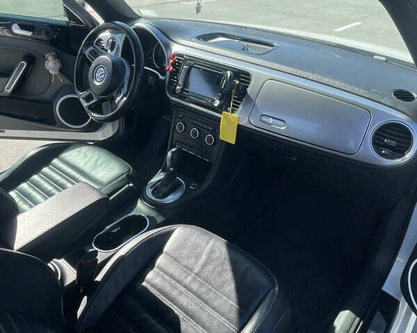 Белый Фольксваген Битл, объемом двигателя 2 л и пробегом 200 тыс. км за 14500 $, фото 3 на Automoto.ua