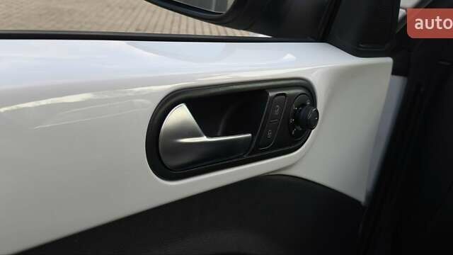 Белый Фольксваген Битл, объемом двигателя 2 л и пробегом 126 тыс. км за 11900 $, фото 21 на Automoto.ua