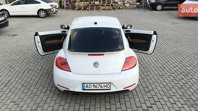 Белый Фольксваген Битл, объемом двигателя 2 л и пробегом 126 тыс. км за 11900 $, фото 13 на Automoto.ua