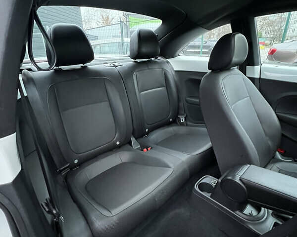 Белый Фольксваген Битл, объемом двигателя 1.8 л и пробегом 174 тыс. км за 11499 $, фото 22 на Automoto.ua