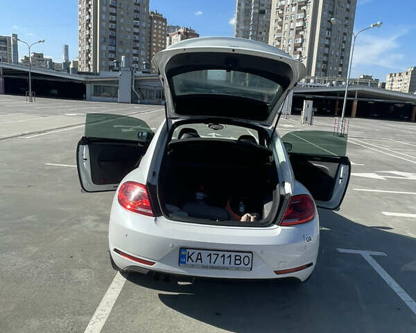Белый Фольксваген Битл, объемом двигателя 2 л и пробегом 200 тыс. км за 14500 $, фото 10 на Automoto.ua