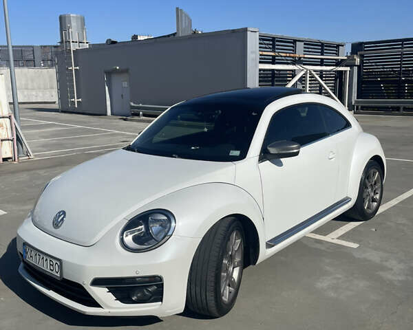 Белый Фольксваген Битл, объемом двигателя 2 л и пробегом 200 тыс. км за 14500 $, фото 1 на Automoto.ua