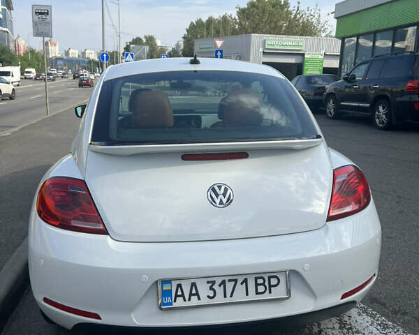 Белый Фольксваген Битл, объемом двигателя 1.8 л и пробегом 65 тыс. км за 15000 $, фото 2 на Automoto.ua