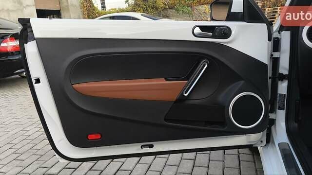 Белый Фольксваген Битл, объемом двигателя 2 л и пробегом 126 тыс. км за 11900 $, фото 15 на Automoto.ua