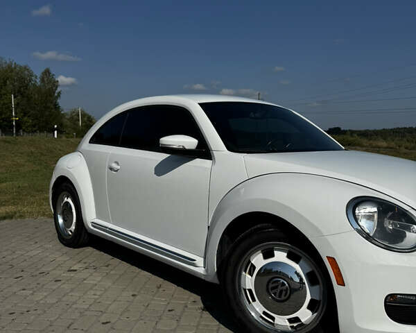 Фольксваген Битл 2015 в Костополе на Automoto.ua Белый Фольксваген Битл, объемом двигателя 1.8 л и пробегом 132 тыс. км за 10900 $, фото 1 на Automoto.ua