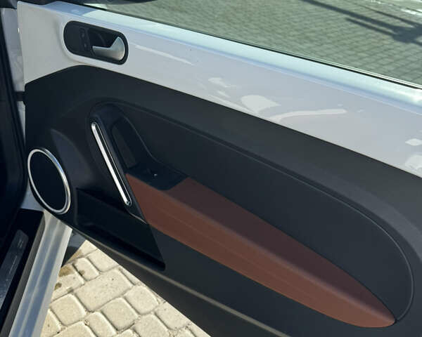 Фольксваген Битл 2015 в Костополе на Automoto.ua Белый Фольксваген Битл, объемом двигателя 1.8 л и пробегом 132 тыс. км за 10900 $, фото 14 на Automoto.ua