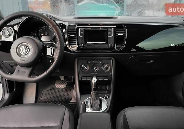 Фольксваген Битл 2015 в Виннице на Automoto.ua Белый Фольксваген Битл, объемом двигателя 1.8 л и пробегом 144 тыс. км за 12222 $, фото 12 на Automoto.ua