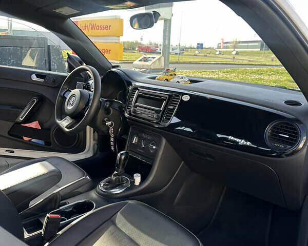 Белый Фольксваген Битл, объемом двигателя 1.8 л и пробегом 175 тыс. км за 11500 $, фото 7 на Automoto.ua