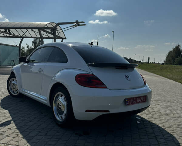 Фольксваген Битл 2015 в Костополе на Automoto.ua Белый Фольксваген Битл, объемом двигателя 1.8 л и пробегом 132 тыс. км за 10900 $, фото 5 на Automoto.ua