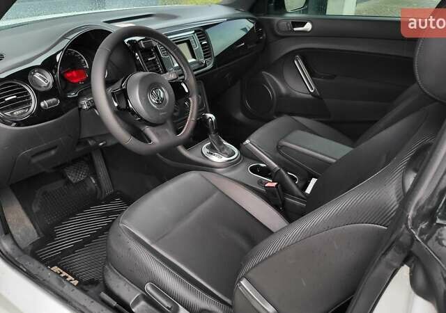 Фольксваген Битл 2015 в Виннице на Automoto.ua Белый Фольксваген Битл, объемом двигателя 1.8 л и пробегом 144 тыс. км за 12222 $, фото 13 на Automoto.ua