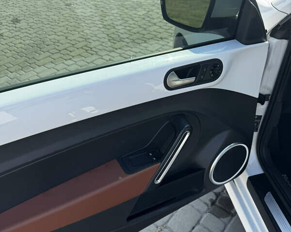 Фольксваген Битл 2015 в Костополе на Automoto.ua Белый Фольксваген Битл, объемом двигателя 1.8 л и пробегом 132 тыс. км за 10900 $, фото 10 на Automoto.ua