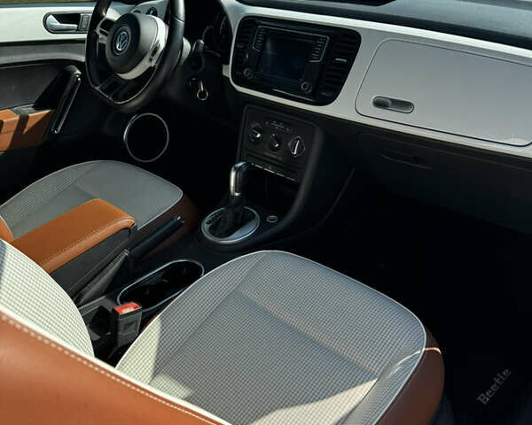 Фольксваген Битл 2015 в Костополе на Automoto.ua Белый Фольксваген Битл, объемом двигателя 1.8 л и пробегом 132 тыс. км за 10900 $, фото 13 на Automoto.ua