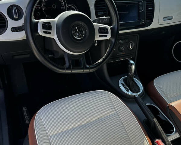 Фольксваген Битл 2015 в Костополе на Automoto.ua Белый Фольксваген Битл, объемом двигателя 1.8 л и пробегом 132 тыс. км за 10900 $, фото 12 на Automoto.ua