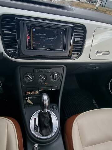 Білий Фольксваген Бітл, об'ємом двигуна 1.8 л та пробігом 56 тис. км за 15000 $, фото 2 на Automoto.ua