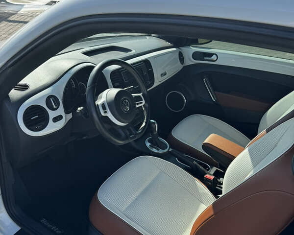 Фольксваген Битл 2015 в Костополе на Automoto.ua Белый Фольксваген Битл, объемом двигателя 1.8 л и пробегом 132 тыс. км за 10900 $, фото 9 на Automoto.ua