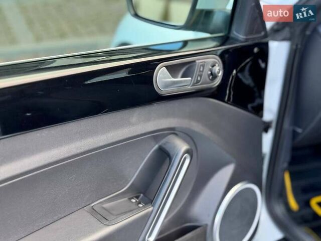 Белый Фольксваген Битл, объемом двигателя 1.8 л и пробегом 113 тыс. км за 11800 $, фото 41 на Automoto.ua