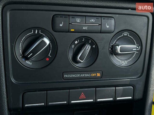 Білий Фольксваген Бітл, об'ємом двигуна 1.8 л та пробігом 88 тис. км за 13350 $, фото 15 на Automoto.ua