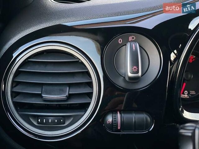 Белый Фольксваген Битл, объемом двигателя 1.8 л и пробегом 121 тыс. км за 11990 $, фото 26 на Automoto.ua