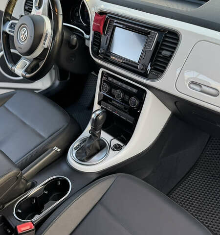 Білий Фольксваген Бітл, об'ємом двигуна 1.98 л та пробігом 107 тис. км за 16000 $, фото 3 на Automoto.ua