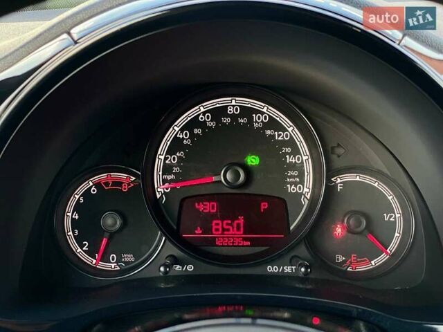 Белый Фольксваген Битл, объемом двигателя 1.8 л и пробегом 121 тыс. км за 11990 $, фото 25 на Automoto.ua