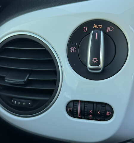 Білий Фольксваген Бітл, об'ємом двигуна 1.98 л та пробігом 107 тис. км за 16000 $, фото 21 на Automoto.ua