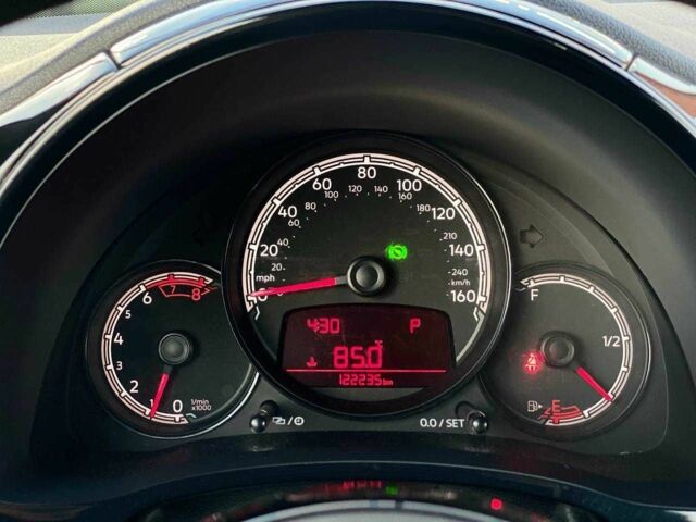 Белый Фольксваген Битл, объемом двигателя 1.8 л и пробегом 121 тыс. км за 11990 $, фото 12 на Automoto.ua