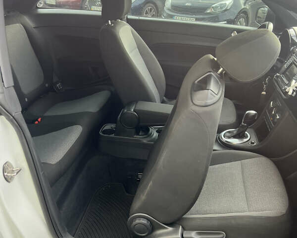 Белый Фольксваген Битл, объемом двигателя 2 л и пробегом 121 тыс. км за 13400 $, фото 18 на Automoto.ua