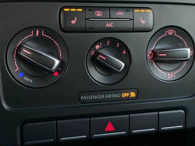 Белый Фольксваген Битл, объемом двигателя 1.8 л и пробегом 121 тыс. км за 11990 $, фото 17 на Automoto.ua
