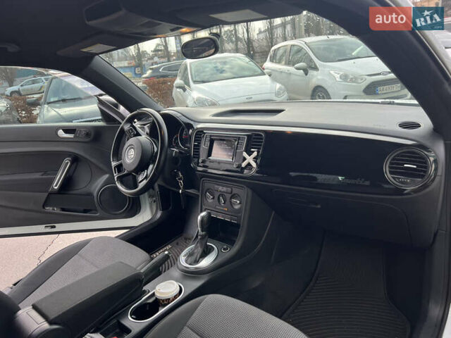 Белый Фольксваген Битл, объемом двигателя 2 л и пробегом 121 тыс. км за 13400 $, фото 14 на Automoto.ua