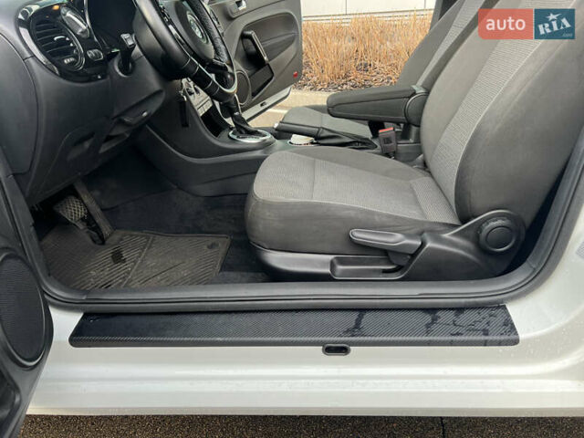 Белый Фольксваген Битл, объемом двигателя 2 л и пробегом 121 тыс. км за 13400 $, фото 16 на Automoto.ua