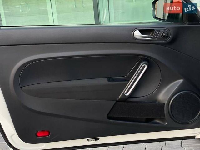 Белый Фольксваген Битл, объемом двигателя 1.8 л и пробегом 121 тыс. км за 11990 $, фото 18 на Automoto.ua