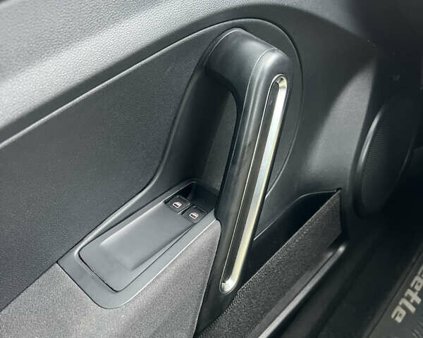 Белый Фольксваген Битл, объемом двигателя 2 л и пробегом 121 тыс. км за 13400 $, фото 29 на Automoto.ua