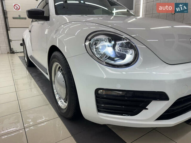 Белый Фольксваген Битл, объемом двигателя 1.98 л и пробегом 100 тыс. км за 12900 $, фото 21 на Automoto.ua
