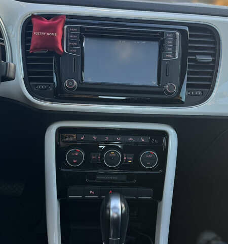 Білий Фольксваген Бітл, об'ємом двигуна 1.98 л та пробігом 107 тис. км за 16000 $, фото 5 на Automoto.ua