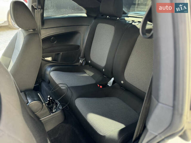 Белый Фольксваген Битл, объемом двигателя 1.98 л и пробегом 100 тыс. км за 12900 $, фото 12 на Automoto.ua