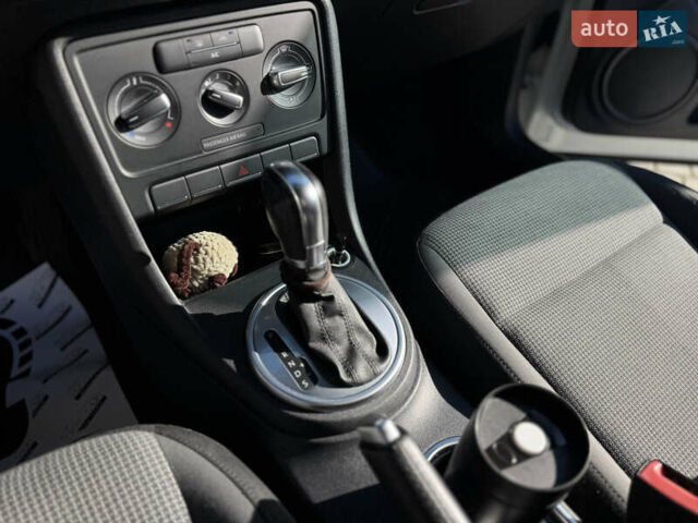 Белый Фольксваген Битл, объемом двигателя 1.98 л и пробегом 100 тыс. км за 12900 $, фото 13 на Automoto.ua