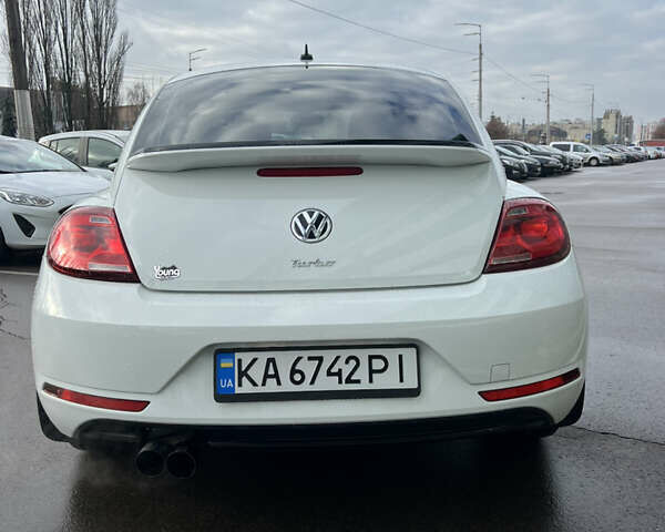 Белый Фольксваген Битл, объемом двигателя 2 л и пробегом 121 тыс. км за 13400 $, фото 9 на Automoto.ua