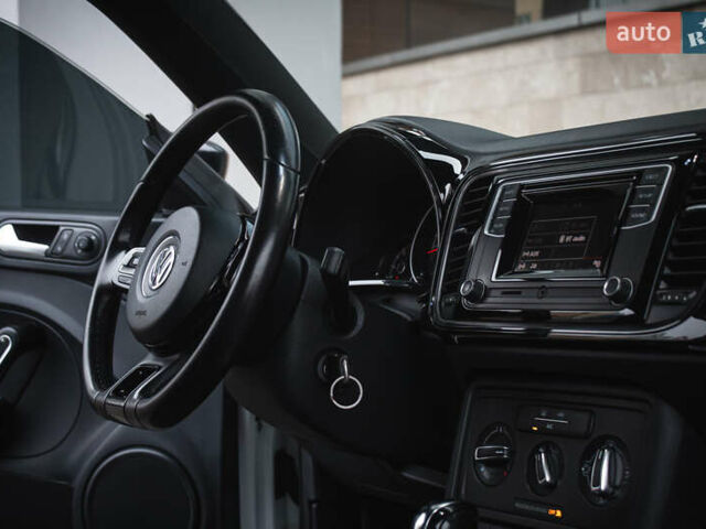 Білий Фольксваген Бітл, об'ємом двигуна 1.98 л та пробігом 126 тис. км за 12900 $, фото 15 на Automoto.ua