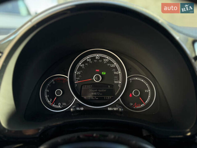 Белый Фольксваген Битл, объемом двигателя 1.98 л и пробегом 100 тыс. км за 12900 $, фото 16 на Automoto.ua