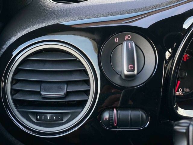 Белый Фольксваген Битл, объемом двигателя 1.8 л и пробегом 121 тыс. км за 11990 $, фото 13 на Automoto.ua