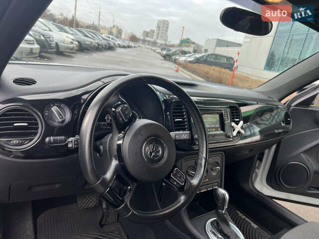 Белый Фольксваген Битл, объемом двигателя 2 л и пробегом 121 тыс. км за 13400 $, фото 13 на Automoto.ua
