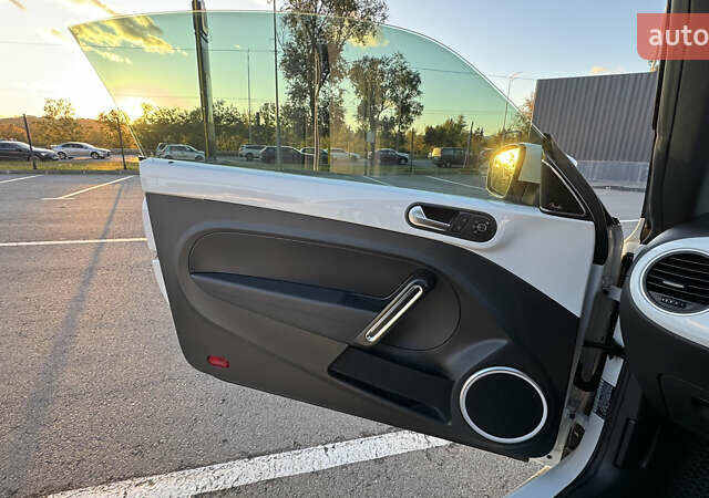 Білий Фольксваген Бітл, об'ємом двигуна 1.98 л та пробігом 107 тис. км за 16000 $, фото 15 на Automoto.ua