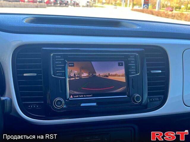 Белый Фольксваген Битл, объемом двигателя 1.8 л и пробегом 140 тыс. км за 13999 $, фото 5 на Automoto.ua